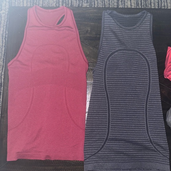 Lululemon Run: Swiftly Tech Tank bundle - Picture 2 of 4